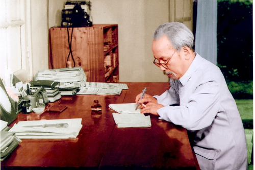 NHÂN KỶ NIỆM 136 NĂM NGÀY SINH CHỦ TỊCH HỒ CHÍ MINH: HỌC TẬP TƯ TƯỞNG CỦA BÁC VỀ THƯ VIỆN VÀ PHÁT TRIỂN VĂN HÓA ĐỌC  HIỆN NAY